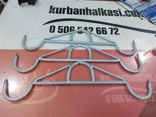 20230616_231425.jpg Küçükbaş Hayvan Arka Ayak Askı Demiri - Detay Görsel 8