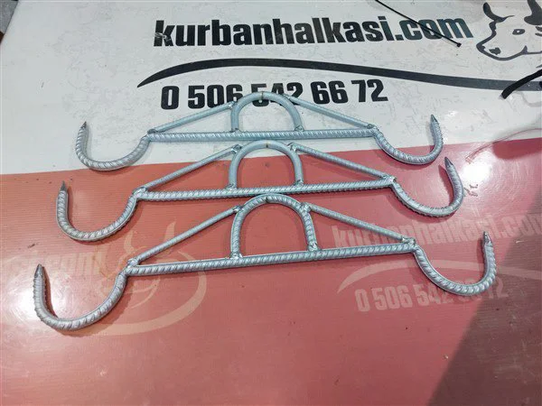 20230616_231453.jpg Küçükbaş Hayvan Arka Ayak Askı Demiri - Detay Görsel 7