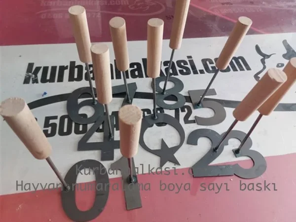 Buyukbas-Hayvan-Numara-Isaretleme-Soguk-Damga-Seti-11-cm_3.jpg 11 cm Metal Boya Numaratör Şablon Seti - Detay Görsel 1