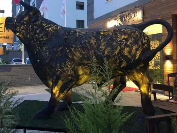 Kirmizi-Boga-Rolyef-boga-rolyef_1-.jpg Kadıköy Boğası Kırmızı Duvar Rölyefi - Detay Görsel 4