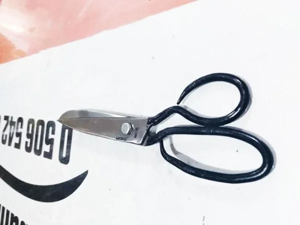 Terzi-makasi-kumas-bez-celik-makas-buyuk-boy-el-yapimi1-2.jpg El Yapımı Dövme Çelik Terzi Makası (Büyük Boy) - Detay Görsel 1
