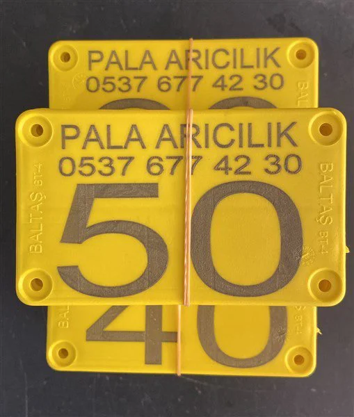 WhatsApp-Image-2023-04-12-at-09.28.32.jpg Çok Amaçlı Plastik Numaratör Plaka & Markalama Etiketi - Detay Görsel 1