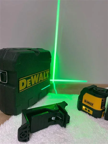 WhatsApp-Image-2023-09-13-at-10.12.03-2.jpg Dewalt 12 Eksen Çapraz Çizgi Lazer Terazi (Çift Bataryalı) - Detay Görsel 18