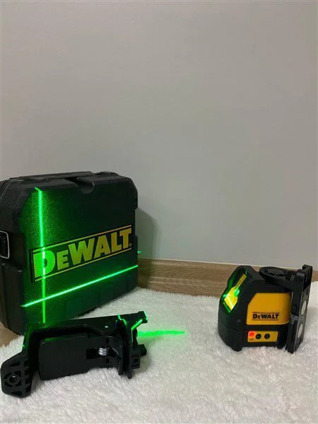 WhatsApp-Image-2023-09-13-at-10.12.04.jpg Dewalt 12 Eksen Çapraz Çizgi Lazer Terazi (Çift Bataryalı) - Detay Görsel 16