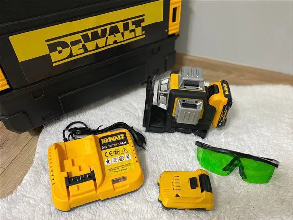 WhatsApp-Image-2023-09-13-at-10.12.10-1.jpg Dewalt 12 Eksen Çapraz Çizgi Lazer Terazi (Çift Bataryalı) - Detay Görsel 11