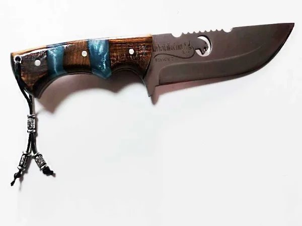 av-bicagi-puma-kisa-deri-kilf-.jpg Puma Motifli Deri Kılıflı Avcı Bıçağı - Detay Görsel 2