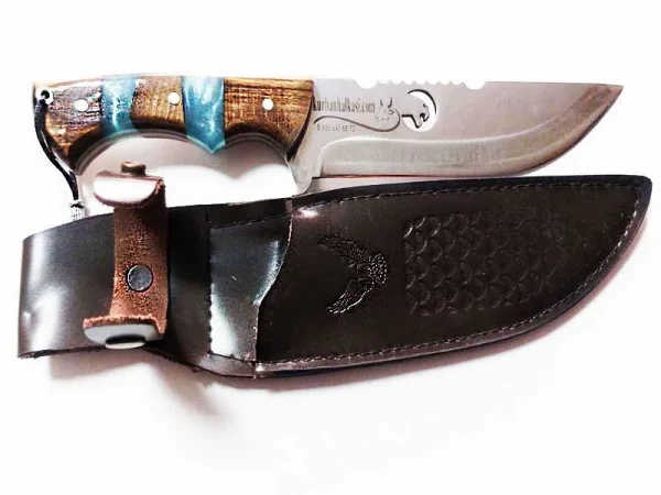av-bicagi-puma-kisa-deri-kilf1-.jpg Puma Motifli Deri Kılıflı Avcı Bıçağı - Detay Görsel 1