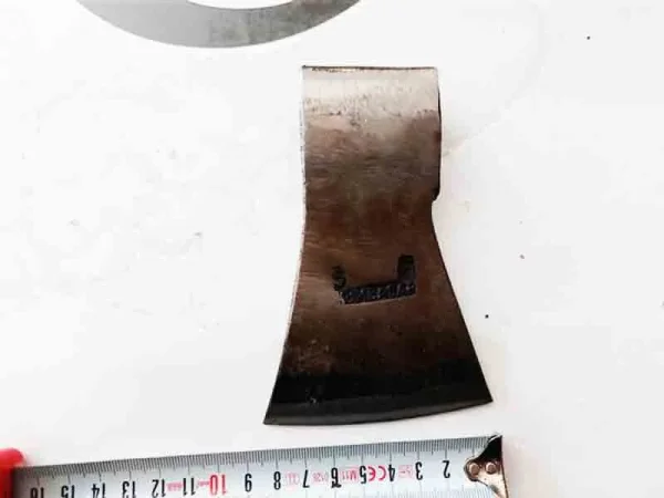 balta-duz-normal-orman-baltasi-22-1.jpg Özel Dövme El Yapımı Kasap Baltası (No: 22) - Detay Görsel 3