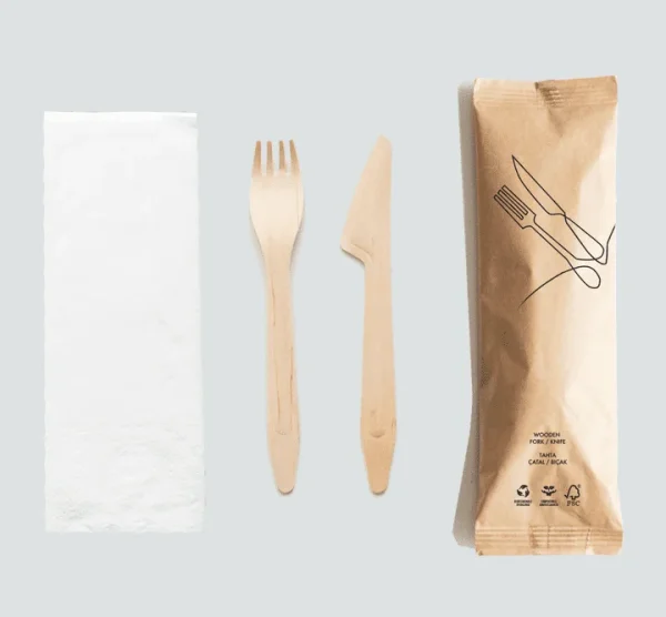 catal-bicak-gelistirilmis_720x.png Kraft Ambalajlı Ahşap Çatal, Bıçak ve Peçete İkram Seti