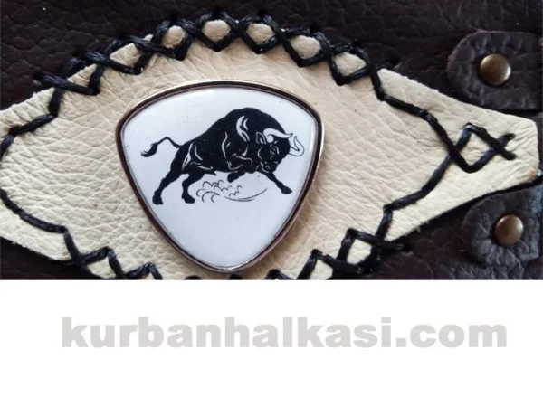 deri-bileklik-boga-1.jpg Geleneksel Ay-Yıldız / Bozkurt Baskılı Deri Bileklik - Detay Görsel 7
