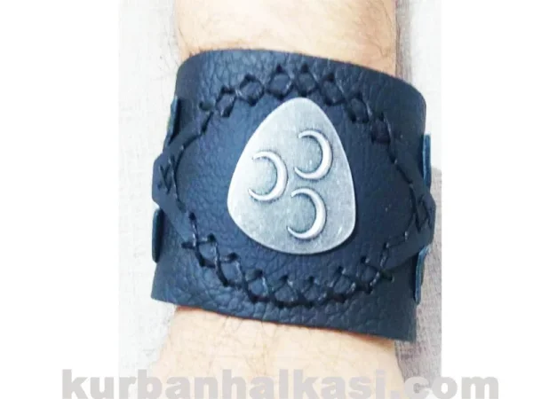 deri-bileklikler-2.jpg Geleneksel Ay-Yıldız / Bozkurt Baskılı Deri Bileklik - Detay Görsel 6
