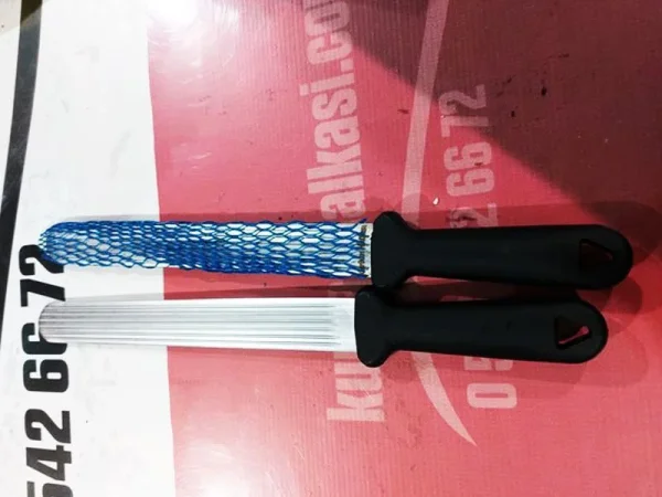 yassi-masat-plastik-sapli2.jpg Plastik Saplı Kanallı Kasap Masatı