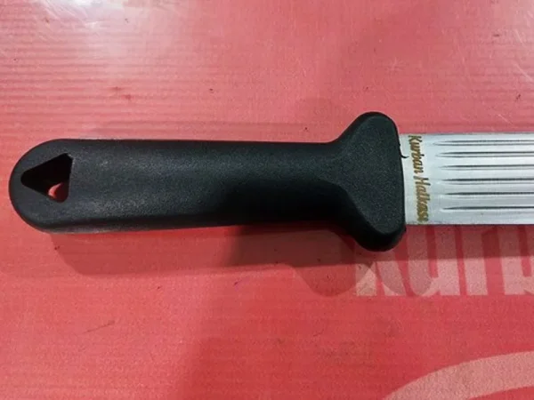 yassi-masat-plastik-sapli4.jpg Plastik Saplı Kanallı Kasap Masatı - Detay Görsel 1